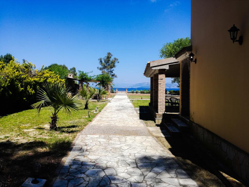 Antonia Beachfront Villa Лефкими Экстерьер фото